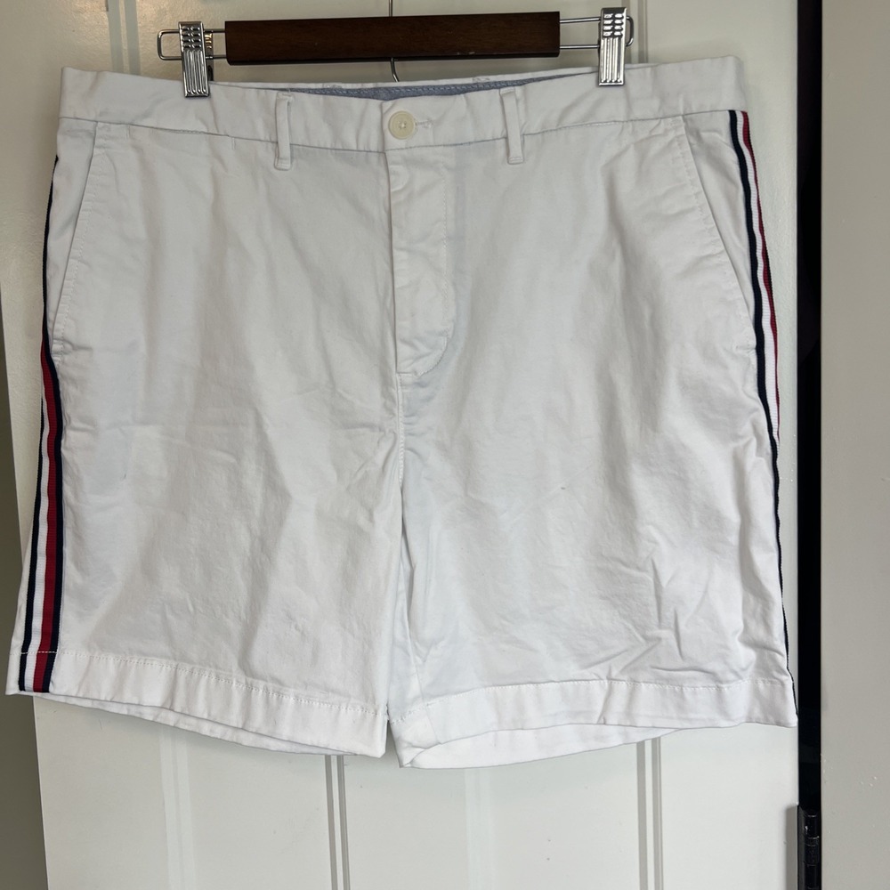 Tommy Hilfiger TH Flex Mens White Shorts Size 36 Chinos